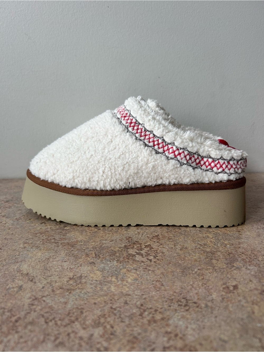 Sherpa Platform Cream Colored Cozy Cabincore Lounge Slippers size 39/US 7.5-8